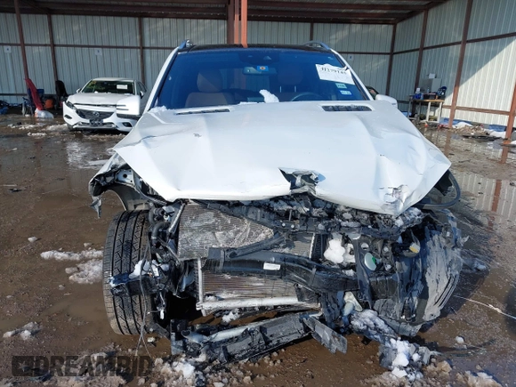 2019 Mercedes-Benz GLE 400 with VIN 4JGDA5GB3KB206029, listed as a IAAI auction lot 41279145 with 37,101 mi miles and . Bid and sale history available at DreamBid. Image 6.
