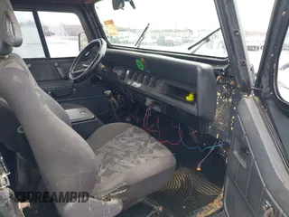 1995 Jeep Wrangler S with VIN 1J4FY19P0SP258399, listed as a IAAI auction lot 41970320 with 151,621 mi miles. Bid and sale history available at carsss.com. Image 5.