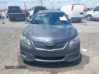 2011 Toyota Camry LE z VIN 4T1BF3EK7BU197078, wystawiony jako IAAI lot #42388549 z przebiegiem 250 873 mil mil oraz . Historia ofert i sprzedaży dostępna na DreamBid. Obrazek 12.