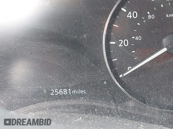 2021 Nissan Kicks SR z VIN 3N1CP5DV4ML565827, wystawiony jako IAAI lot #42369030 z przebiegiem 25 681 mil mil oraz . Historia ofert i sprzedaży dostępna na DreamBid. Obrazek 7.