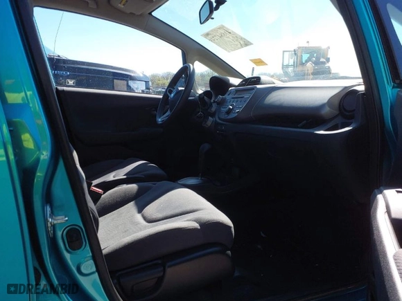 2013 Honda Fit with VIN JHMGE8H31DC061809, listed as a IAAI auction lot 41884724 with 10,713 mi miles. Bid and sale history available at carsss.com. Image 5.