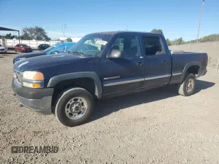 2002 GMC Sierra 2500HD SLE with VIN 1GTHC23U82F211497, listed as a Copart auction lot 82243034 with 250,430 mi miles and Clean title. Bid and sale history available at DreamBid. Image 1.