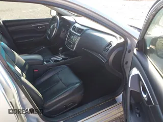 2016 Nissan Altima S with VIN 1N4AL3APXGC288696, listed as a IAAI auction lot 41209580 with 131,709 mi miles and . Bid and sale history available at carsss.com. Image 5.