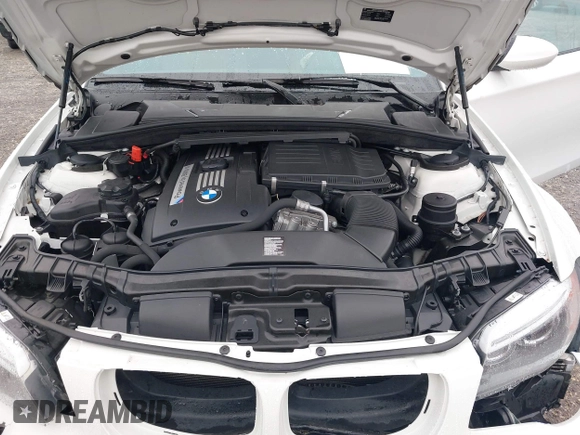 2011 BMW 1 Series M z VIN WBSUR9C56BVP76005, wystawiony jako IAAI lot #41399359 z przebiegiem 31 970 mil mil oraz . Historia ofert i sprzedaży dostępna na DreamBid. Obrazek 10.