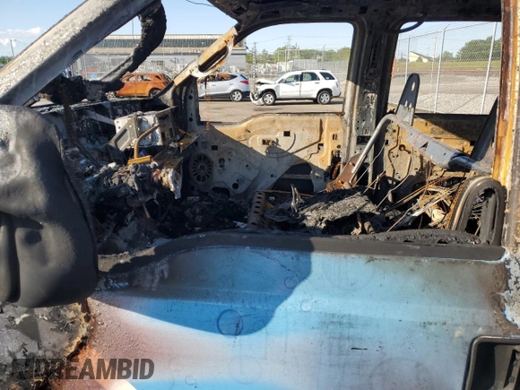 2006 Ford F-250 XL z VIN 1FTSW21516EB67766, wystawiony jako Copart lot #58045895 z przebiegiem Nie podano mil oraz Szkoda całkowita • Salvage title. Historia ofert i sprzedaży dostępna na DreamBid. Obrazek 7.