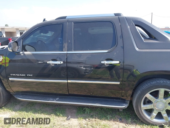2008 Cadillac Escalade EXT z VIN 3GYFK62878G208887, wystawiony jako IAAI lot #41929267 z przebiegiem 186 074 mil mil oraz . Historia ofert i sprzedaży dostępna na DreamBid. Obrazek 14.