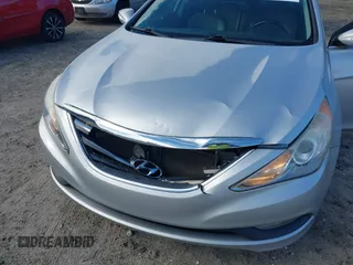 2014 Hyundai Sonata SE with VIN 5NPEC4ACXEH923397, listed as a IAAI auction lot 41748671 with 182,136 mi miles and . Bid and sale history available at DreamBid. Image 6.