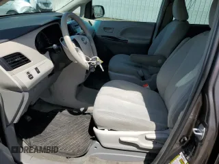 2014 Toyota Sienna L z VIN 5TDZK3DC0ES409479, wystawiony jako Copart lot #51643485 z przebiegiem 119 709 mil mil oraz Szkoda całkowita • Salvage title. Historia ofert i sprzedaży dostępna na DreamBid. Obrazek 7.