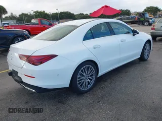 2025 Mercedes-Benz CLA 250 z VIN W1K5J4GBXSN516282, wystawiony jako IAAI lot #41092559 z przebiegiem 7917 mil mil oraz . Historia ofert i sprzedaży dostępna na DreamBid. Obrazek 4.