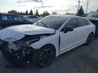 2024 Kia K5 GT-Line z VIN 5XXG64J29RG259036, wystawiony jako IAAI lot #40777274 z przebiegiem 6716 mil mil oraz . Historia ofert i sprzedaży dostępna na DreamBid. Obrazek 19.