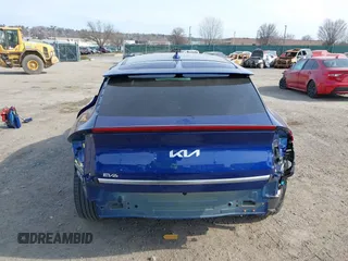 2022 Kia EV6 Wind z VIN KNDC3DLCXN5068642, wystawiony jako IAAI lot #41774075 z przebiegiem 17 632 mil mil oraz . Historia ofert i sprzedaży dostępna na DreamBid. Obrazek 17.