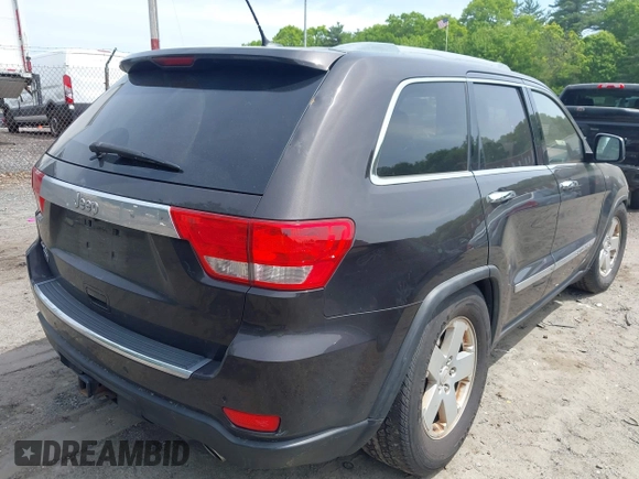 2011 Jeep Grand Cherokee Overland z VIN 1J4RR6GT2BC700758, wystawiony jako IAAI lot #42260235 z przebiegiem 98 609 mil mil oraz . Historia ofert i sprzedaży dostępna na DreamBid. Obrazek 4.