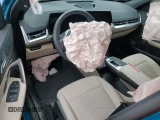 2025 BMW X1 xDrive28i z VIN WBX73EF06S5070458, wystawiony jako Copart lot #59026785 z przebiegiem Nie podano mil oraz Szkoda całkowita • Salvage title. Historia ofert i sprzedaży dostępna na DreamBid. Obrazek 8.