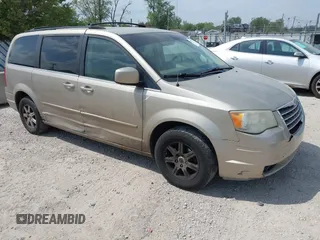 2008 Chrysler Town & Country Touring z VIN 2A8HR54P78R769375, wystawiony jako IAAI lot #42256926 z przebiegiem 257 714 mil mil oraz . Historia ofert i sprzedaży dostępna na DreamBid. Obrazek 1.