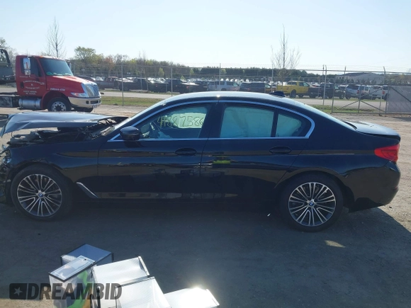 2020 BMW 5 Series 530i xDrive z VIN WBAJR7C03LCD76807, wystawiony jako IAAI lot #41887586 z przebiegiem 54 830 mil mil oraz . Historia ofert i sprzedaży dostępna na DreamBid. Obrazek 14.