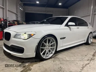 2010 BMW 7 Series 750Li z VIN WBAKB8C58ACY64395, wystawiony jako Copart lot #46757005 z przebiegiem 137 375 mil mil oraz Szkoda całkowita • Salvage title. Historia ofert i sprzedaży dostępna na DreamBid. Obrazek 2.