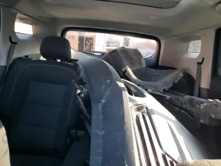 2023 GMC Terrain SLE z VIN 3GKALTEG5PL118100, wystawiony jako Copart lot #50336875 z przebiegiem 62 541 mil mil oraz Szkoda całkowita • Salvage title. Historia ofert i sprzedaży dostępna na DreamBid. Obrazek 10.