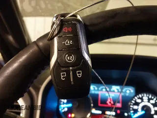 2017 Ford F-150 XL с VIN 1FTEW1EG3HFB15006, выставлен на аукционе IAAI как лот 41910607 с пробегом 111 648 миль миль и . История ставок и продаж доступна на DreamBid. Изображение 11.