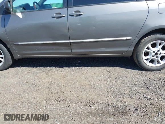 2005 Toyota Sienna XLE with VIN 5TDBA22C05S052824, listed as a IAAI auction lot 42158121 with 189,330 mi miles. Bid and sale history available at carsss.com. Image 13.