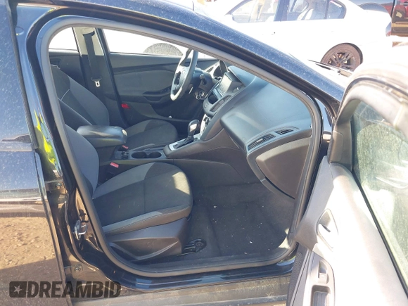 2013 Ford Focus SE z VIN 1FADP3F2XDL311811, wystawiony jako IAAI lot #42127000 z przebiegiem 136 683 mil mil oraz . Historia ofert i sprzedaży dostępna na DreamBid. Obrazek 5.