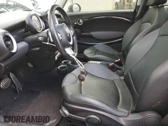 2009 MINI Hardtop S with VIN WMWMF73569TW84934, listed as a Copart auction lot 51344975 with 123,929 mi miles and Salvage title. Bid and sale history available at DreamBid. Image 7.