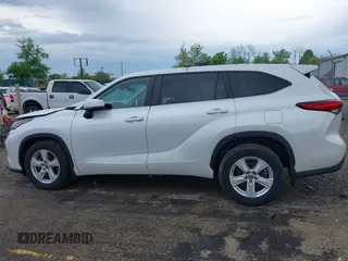 2023 Toyota Highlander L z VIN 5TDKDRAH9PS504513, wystawiony jako IAAI lot #42176842 z przebiegiem 54 792 mil mil oraz . Historia ofert i sprzedaży dostępna na DreamBid. Obrazek 14.