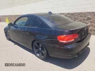 2009 BMW 3 Series 335i z VIN WBAWB73589P047394, wystawiony jako Copart lot #61096405 z przebiegiem 173 236 mil mil oraz Czysty tytuł • Clean title. Historia ofert i sprzedaży dostępna na DreamBid. Obrazek 3.
