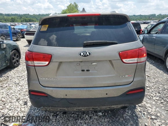 2016 Kia Sorento EX z VIN 5XYPH4A1XGG018807, wystawiony jako Copart lot #62145345 z przebiegiem Nie podano mil oraz Czysty tytuł • Clean title. Historia ofert i sprzedaży dostępna na DreamBid. Obrazek 6.