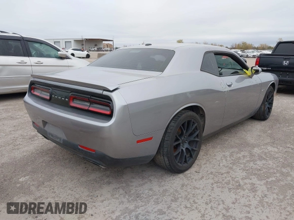 2017 Dodge Challenger R/T Shaker z VIN 2C3CDZBT3HH651390, wystawiony jako IAAI lot #41097999 z przebiegiem 128 289 mil mil oraz . Historia ofert i sprzedaży dostępna na DreamBid. Obrazek 4.