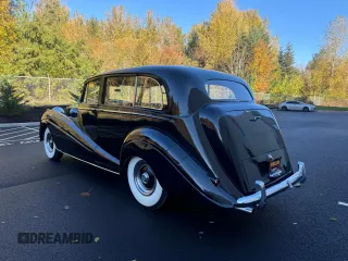 1954 Rolls-Royce Wraith z VIN LDLW7, wystawiony jako Copart lot #79949604 z przebiegiem 80 508 mil mil oraz Tytuł czysty. Historia ofert i sprzedaży dostępna na DreamBid. Obrazek 3.