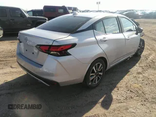 2023 Nissan Versa SV z VIN 3N1CN8EV0PL871854, wystawiony jako IAAI lot #41958143 z przebiegiem Nie podano mil oraz . Historia ofert i sprzedaży dostępna na DreamBid. Obrazek 4.