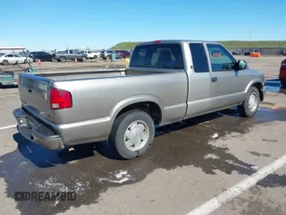 2002 GMC Sonoma SL Fleet with VIN 1GTCS19W928140640, listed as a IAAI auction lot 41627309 with 183,495 mi miles and . Bid and sale history available at DreamBid. Image 4.