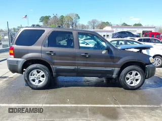 2006 Ford Escape XLT with VIN 1FMCU03116KB57387, listed as a IAAI auction lot 41813041 with 180,417 mi miles. Bid and sale history available at carsss.com. Image 14.