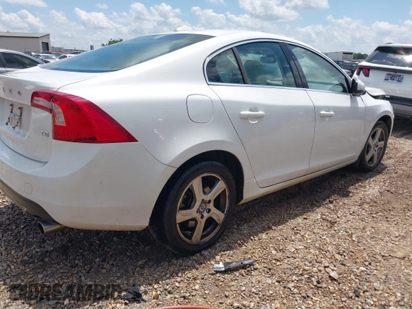 2012 Volvo S60 T5 с VIN YV1622FS4C2115146, выставлен на аукционе IAAI как лот 42216639 с пробегом 95 860 миль миль и . История ставок и продаж доступна на DreamBid. Изображение 4.