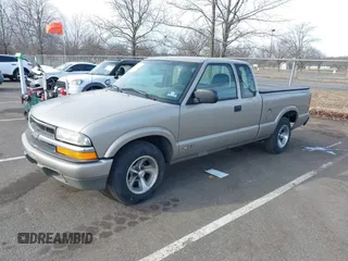2001 Chevrolet S-10 LS with VIN 1GCCS19571K141956, listed as a IAAI auction lot 41520093 with 110,098 mi miles and . Bid and sale history available at DreamBid. Image 2.