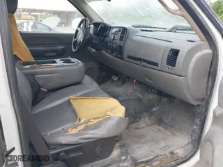 2008 Chevrolet Silverado 1500 Work Truck with VIN 1GCEC19C28Z330326, listed as a IAAI auction lot 42041697 with 294,101 mi miles. Bid and sale history available at carsss.com. Image 5.