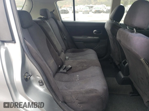 2010 Nissan Versa S z VIN 3N1BC1CPXAL467982, wystawiony jako Copart lot #58525655 z przebiegiem 139 088 mil mil oraz Szkoda całkowita • Salvage title. Historia ofert i sprzedaży dostępna na DreamBid. Obrazek 10.