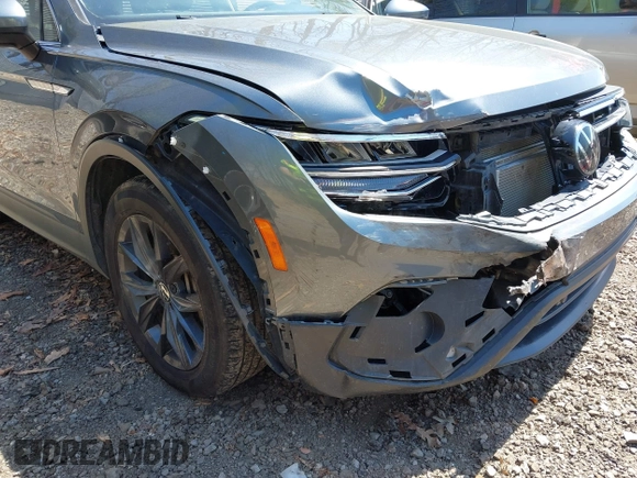 2022 Volkswagen Tiguan SE with VIN 3VV2B7AXXNM019538, listed as a IAAI auction lot 42109211 with 30,576 mi miles and . Bid and sale history available at DreamBid. Image 17.