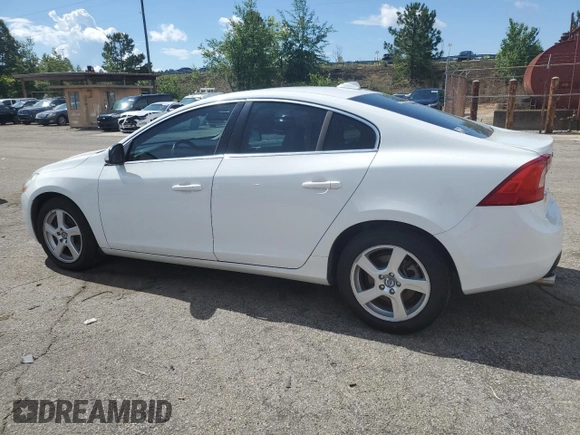 2013 Volvo S60 T5 Premier z VIN YV1612FS2D1218429, wystawiony jako Copart lot #57075845 z przebiegiem 82 846 mil mil oraz Czysty tytuł • Clean title. Historia ofert i sprzedaży dostępna na DreamBid. Obrazek 2.