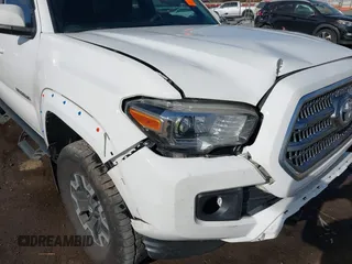 2017 Toyota Tacoma SR5 with VIN 3TMCZ5AN8HM063513, listed as a IAAI auction lot 40703177 with 42,323 mi miles and . Bid and sale history available at carsss.com. Image 18.