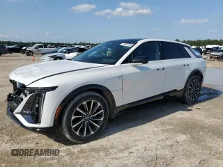2025 Cadillac LYRIQ z VIN 1GYKPURL7SZ303441, wystawiony jako Copart lot #55331135 z przebiegiem 1078 mil mil oraz Szkody całkowita. Historia ofert i sprzedaży dostępna na DreamBid. Obrazek 1.
