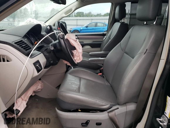2014 Volkswagen Routan SE z VIN 2C4RVABG1ER134621, wystawiony jako Copart lot #61339414 z przebiegiem 153 364 mil mil oraz Szkoda całkowita • Salvage title. Historia ofert i sprzedaży dostępna na DreamBid. Obrazek 7.