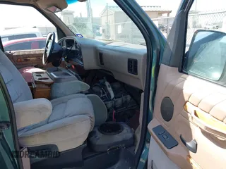 1995 Ford Econoline Cargo z VIN 1FDEE14Y9SHA29638, wystawiony jako IAAI lot #42528557 z przebiegiem Nie podano mil oraz . Historia ofert i sprzedaży dostępna na DreamBid. Obrazek 5.