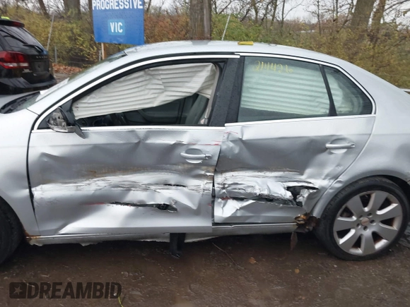 2005 Volkswagen Jetta 2.5L с VIN 3VWRF71K35M637013, выставлен на аукционе IAAI как лот 40970119 с пробегом 214 426 миль миль и . История ставок и продаж доступна на DreamBid. Изображение 14.