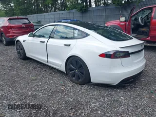 2021 Tesla Model S Plaid z VIN 5YJSA1E62MF452838, wystawiony jako IAAI lot #42726183 z przebiegiem 21 725 mil mil oraz . Historia ofert i sprzedaży dostępna na DreamBid. Obrazek 3.