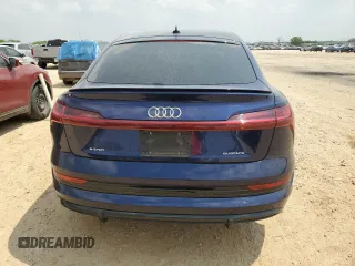2022 Audi e-tron Sportback S line Premium z VIN WA11AAGE6NB023281, wystawiony jako Copart lot #51714255 z przebiegiem 44 719 mil mil oraz Czysty tytuł • Clean title. Historia ofert i sprzedaży dostępna na DreamBid. Obrazek 6.