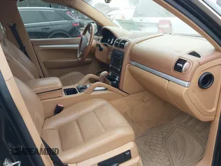 2010 Porsche Cayenne z VIN WP1AA2AP3ALA01666, wystawiony jako IAAI lot #41621362 z przebiegiem 180 966 mil mil oraz . Historia ofert i sprzedaży dostępna na DreamBid. Obrazek 5.