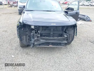 2024 Jeep Grand Cherokee z VIN 1C4RJYB65R8959249, wystawiony jako IAAI lot #42507281 z przebiegiem 26 904 mil mil oraz . Historia ofert i sprzedaży dostępna na DreamBid. Obrazek 6.
