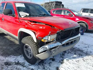 2000 Dodge Dakota SLT with VIN 1B7GG22X5YS655335, listed as a IAAI auction lot 41275339 with 132,121 mi miles and . Bid and sale history available at carsss.com. Image 6.