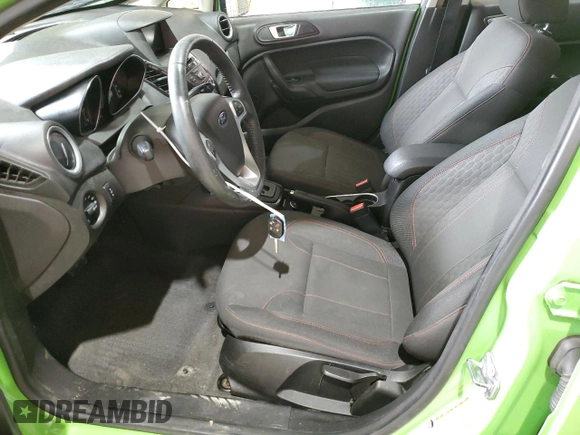 2015 Ford Fiesta SE z VIN 3FADP4EJ2FM215834, wystawiony jako Copart lot #58052045 z przebiegiem 99 842 mil mil oraz Czysty tytuł • Clean title. Historia ofert i sprzedaży dostępna na DreamBid. Obrazek 7.
